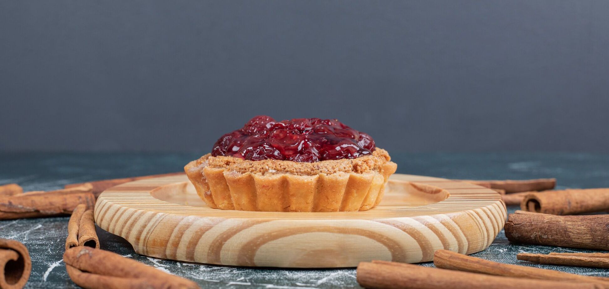 Заливний пиріг з вишнями: простий та вишуканий десерт на щодень