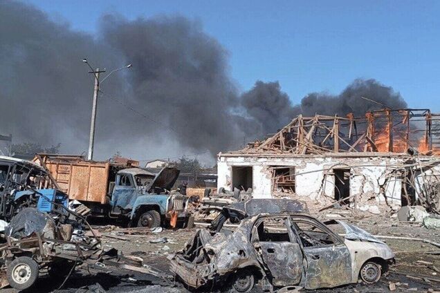 Окупанти двічі атакували дронами Берислав на Херсонщині: постраждали три людини