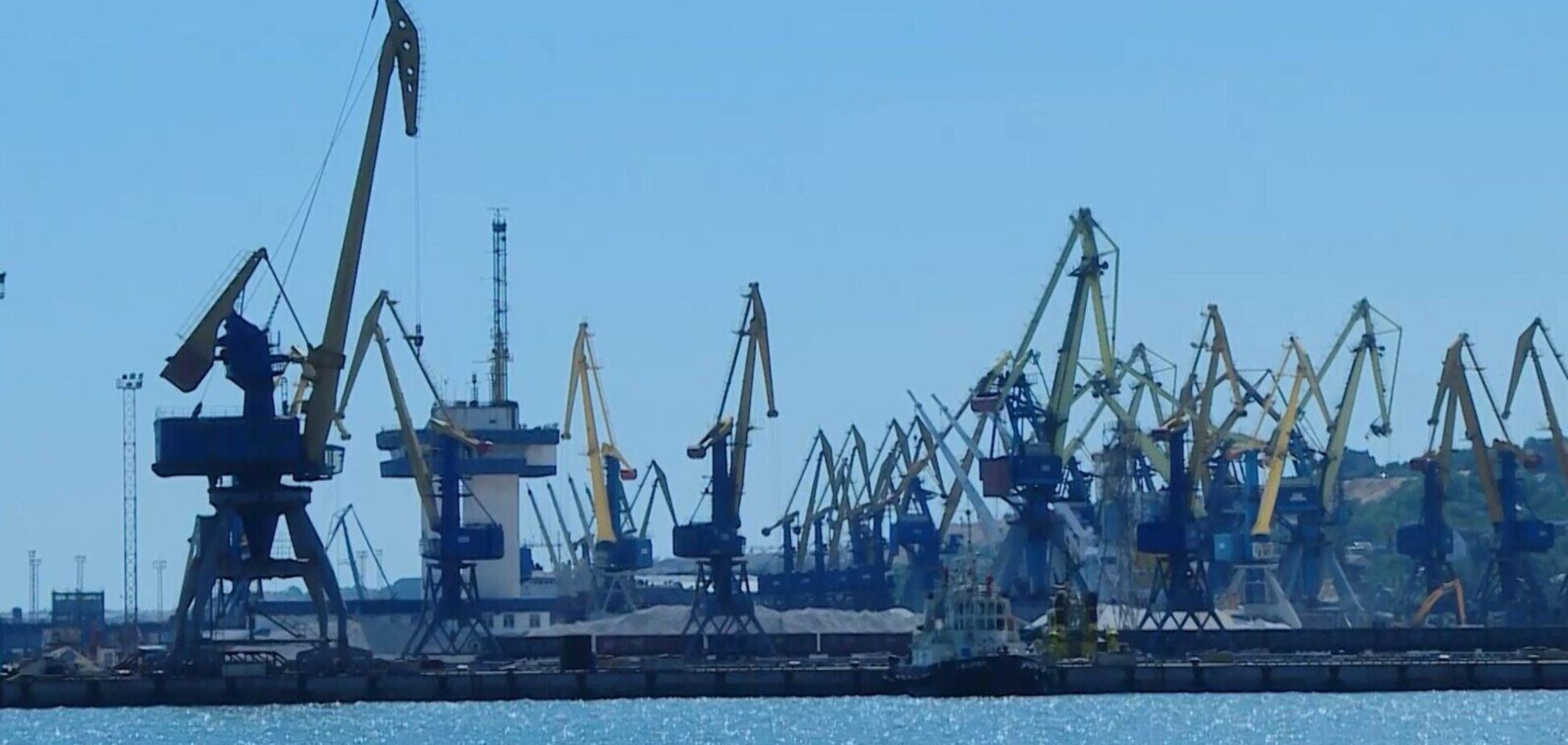 Від початку 2024 року через Маріуполь окупанти вкрали вже 30 тисяч тонн зернових