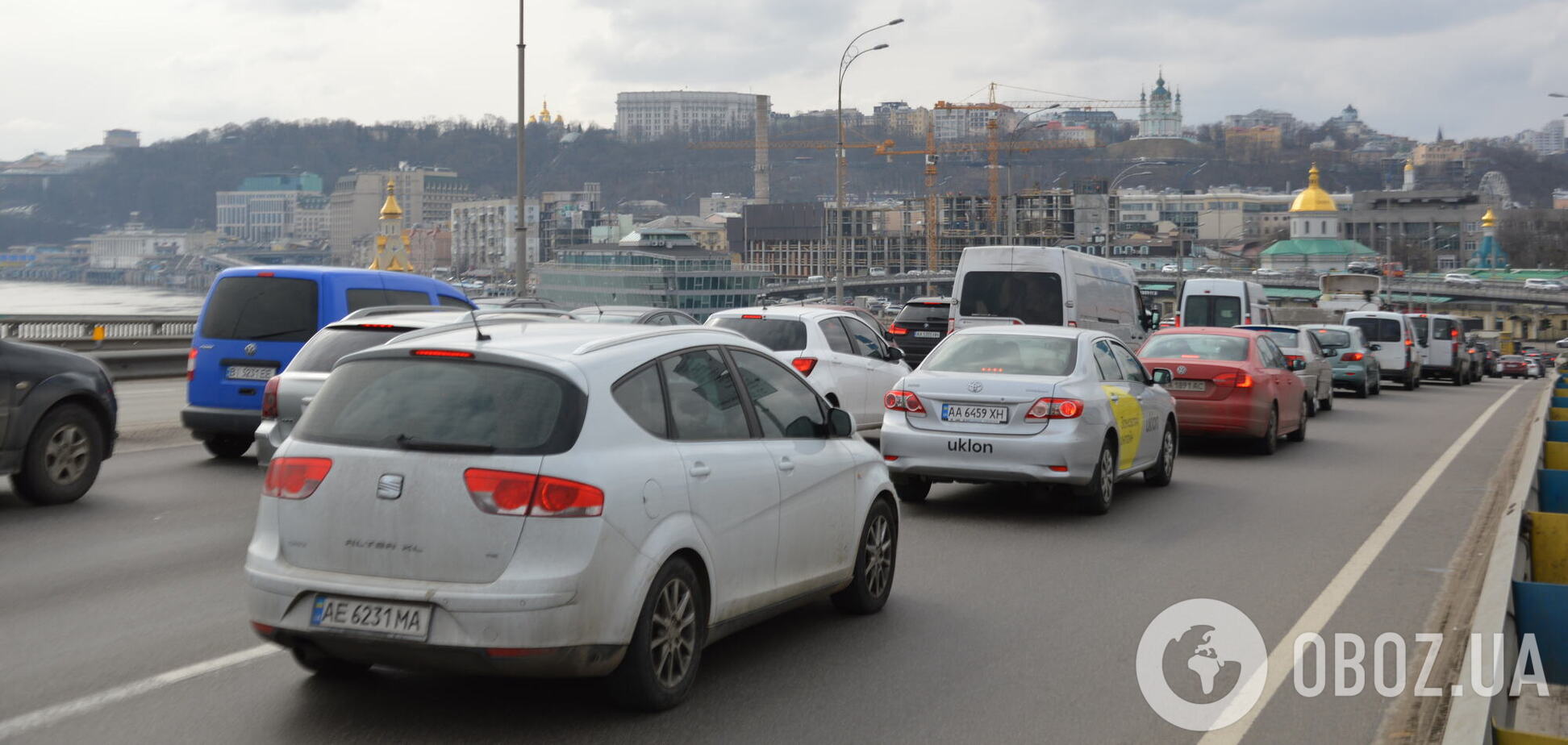 В Киеве на дорогах образовались утренние пробки