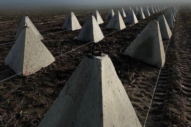 Війська РФ не ведуть великого наступу, але мають деякі успіхи на півдні та сході: Україна зміцнює оборону – FT