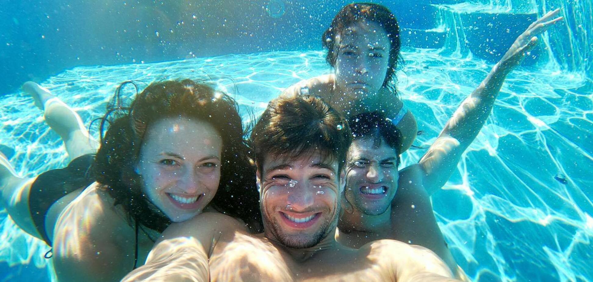 У США ідентичні близнючки вийшли заміж за ідентичних близнюків і народили дітей зі спільною ДНК, як у біологічних сестер. Фото