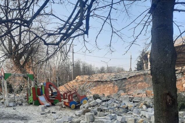 Росіяни атакували Харків 'Шахедами', зруйновано ресторан. Фото і відео