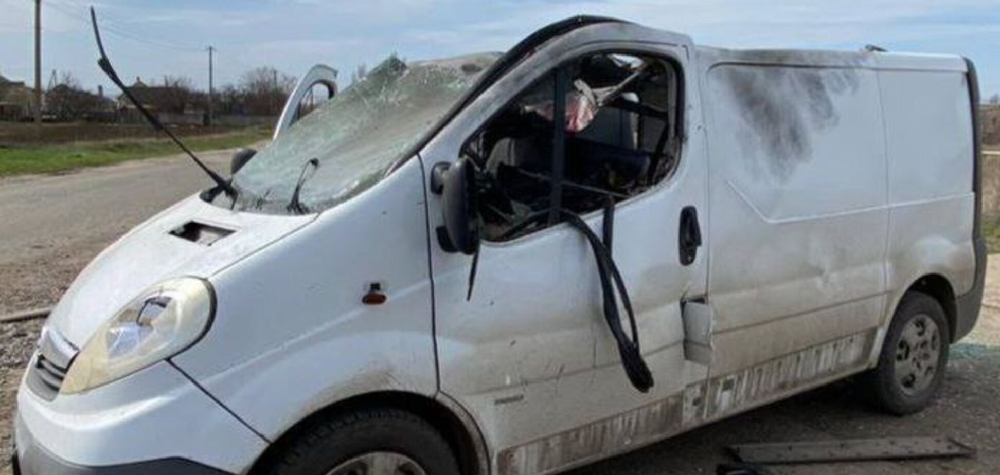 На Дніпропетровщині ворожий дрон-камікадзе поцілив в авто: є загиблий і поранений