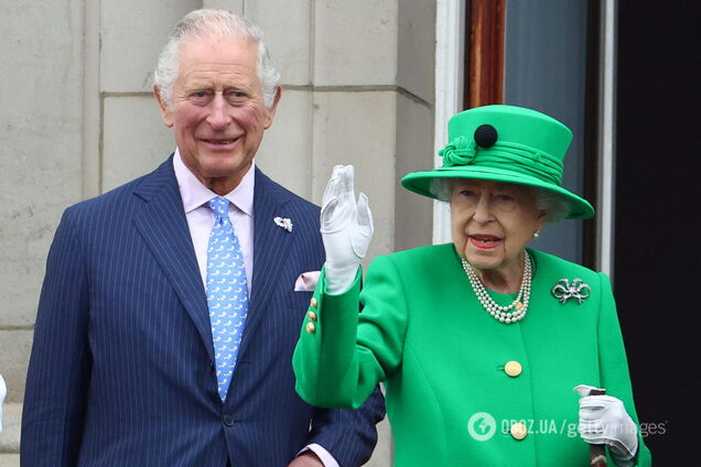 Хотела, чтобы ее видели королевой. Каково было последнее появление больной Елизаветы II на балконе Букингемского дворца