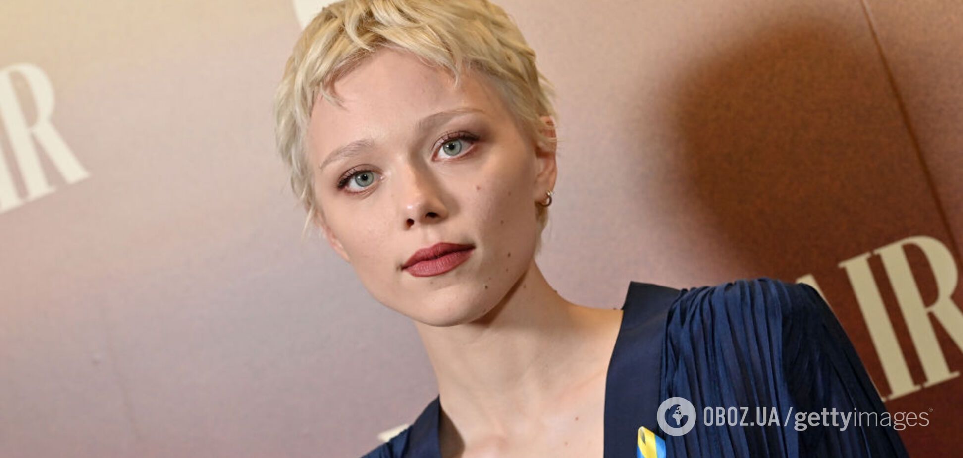 Напевала 'Гей, соколи': звезду сериала 'Звездные войны: Асока' сняли на видео в поезде 'Укрзалізниці'