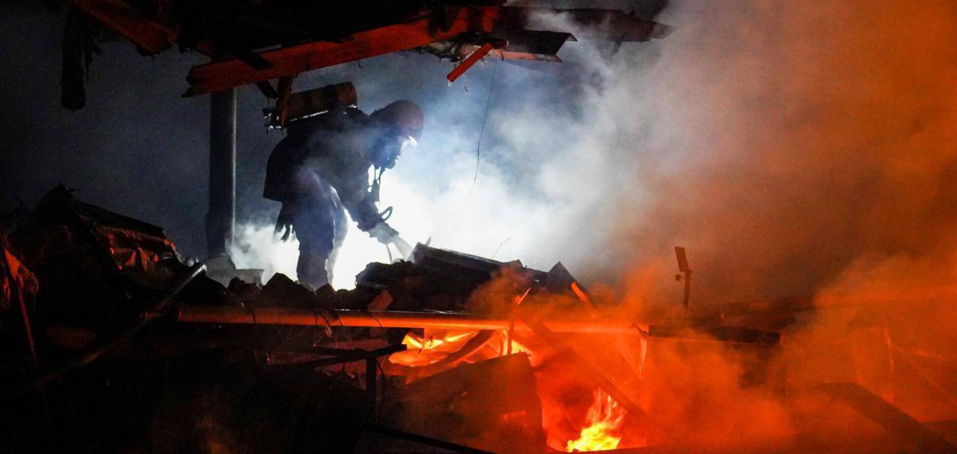 Оккупанты атаковали Черкасщину: силы ПВО сбили шесть 'Шахедов' и ракету, но есть прилет по энергообъекту. Фото