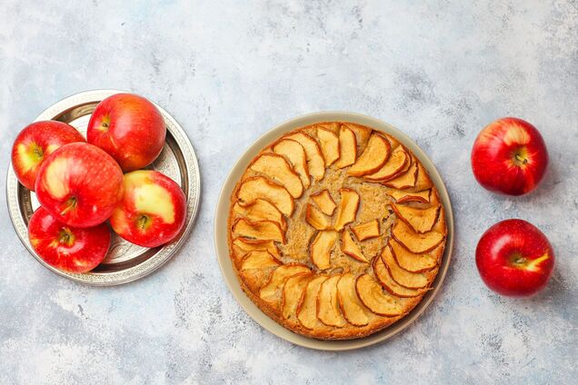 Тарт с яблоками, маскарпоне и ореховым штрейзелем: вкуснейший десерт 