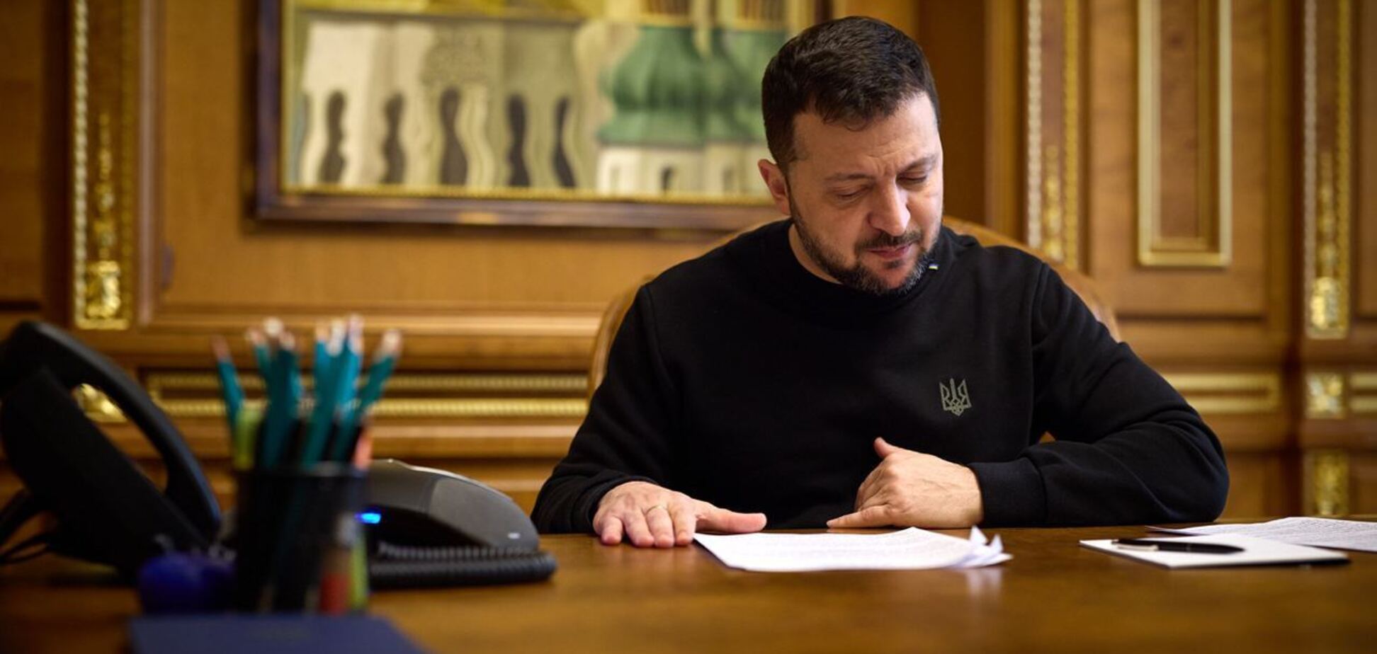 Зеленский обнародовал декларацию за 2023 год: сколько заработала семья президента