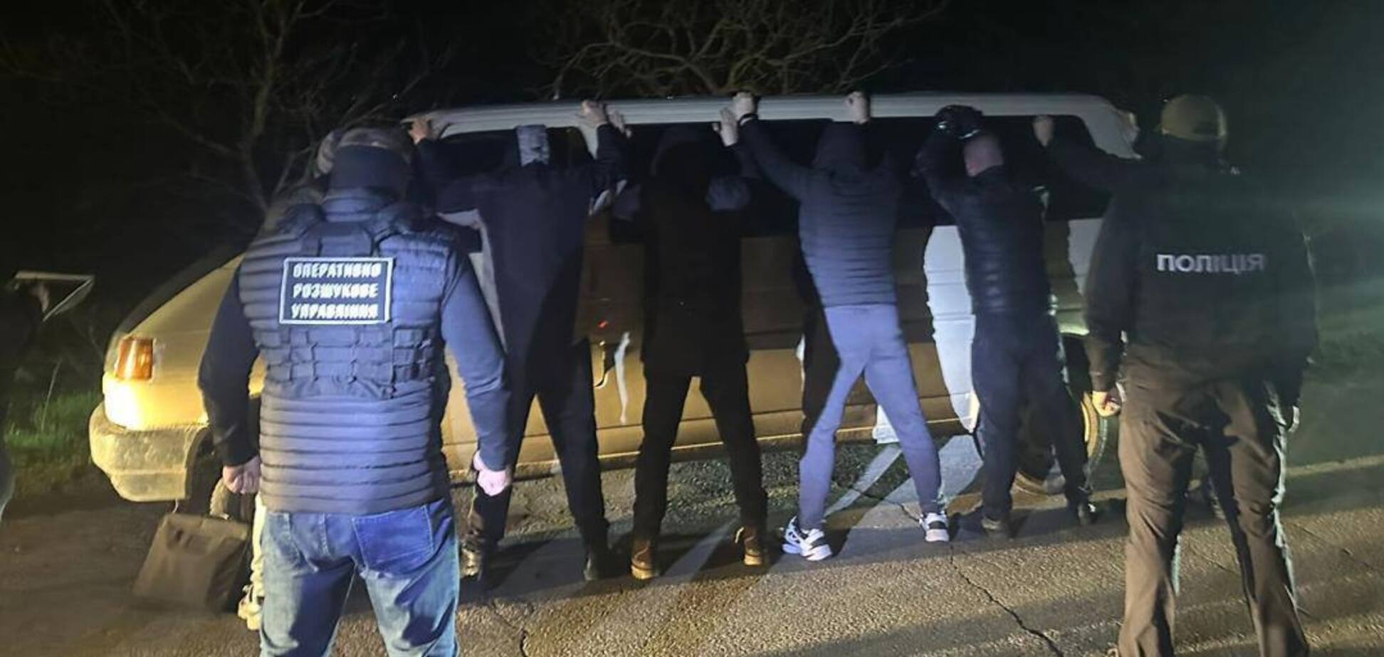 'Технічні' моменти брав на себе пособник: в Україні викрили канал незаконного переправлення людей через кордон. Фото