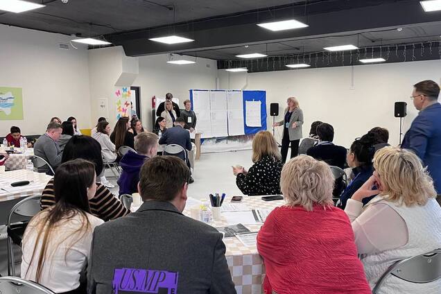 Безпека, житло, робота. Маріупольці працюють над планом відбудови міста після деокупації – Mariupol Reborn