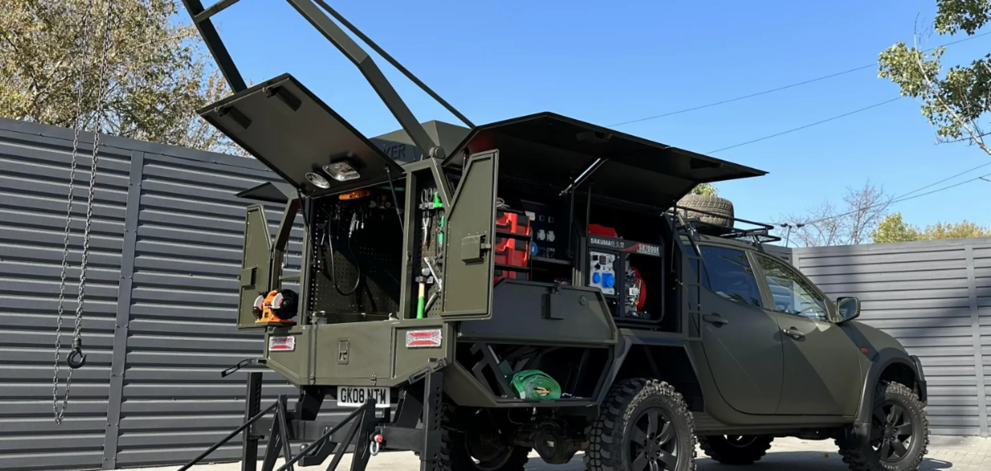 Авто потрібне для встановлення мобільної майстерні Locker