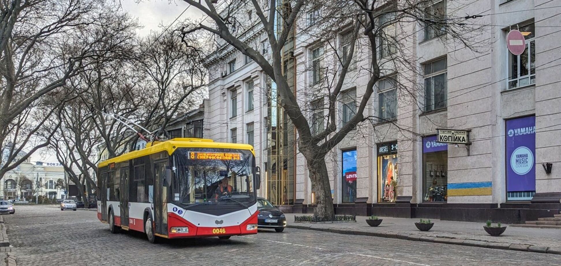 В Одессе после ночной атаки дронов остановили весь электротранспорт: подробности