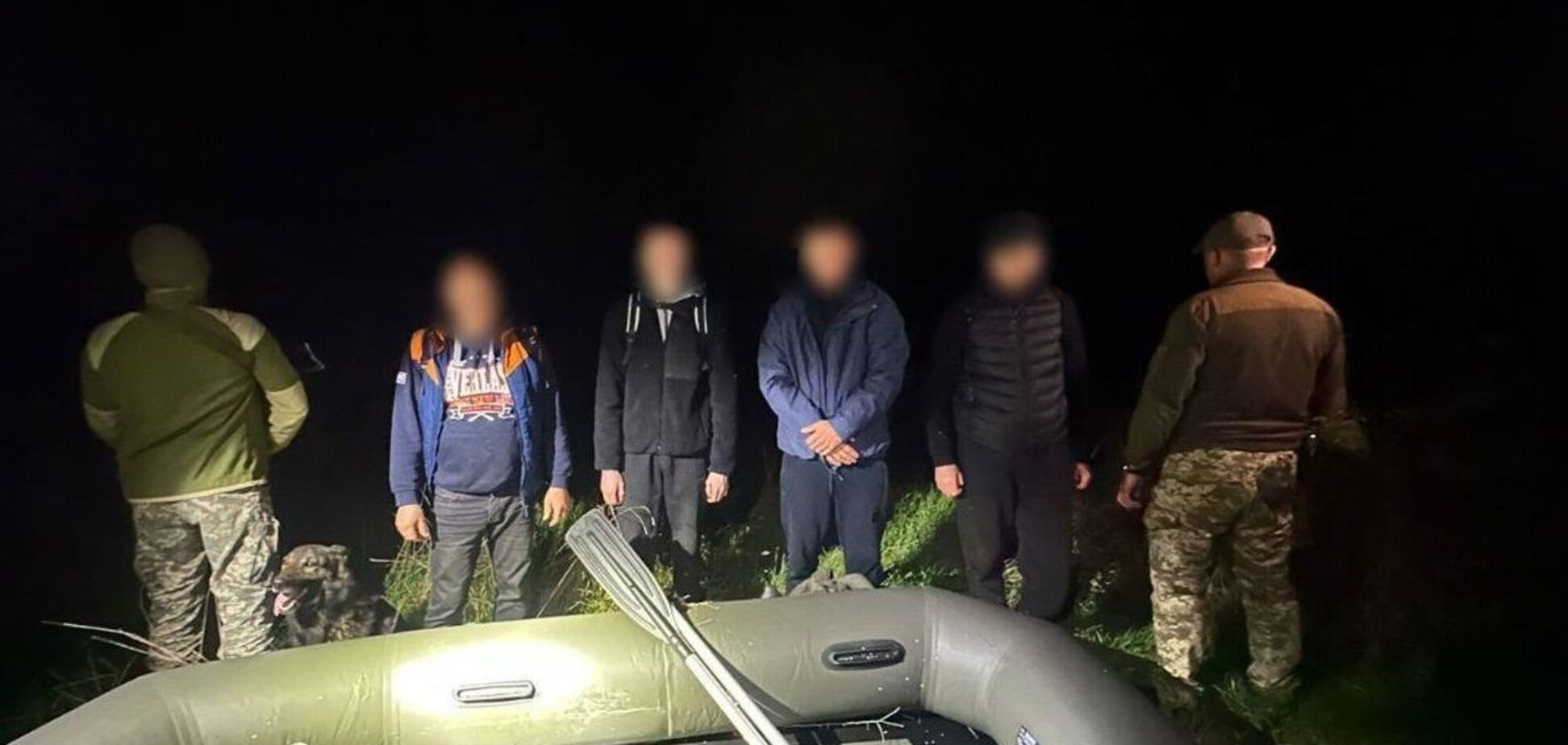 Пограничники поймали четырех беглецов