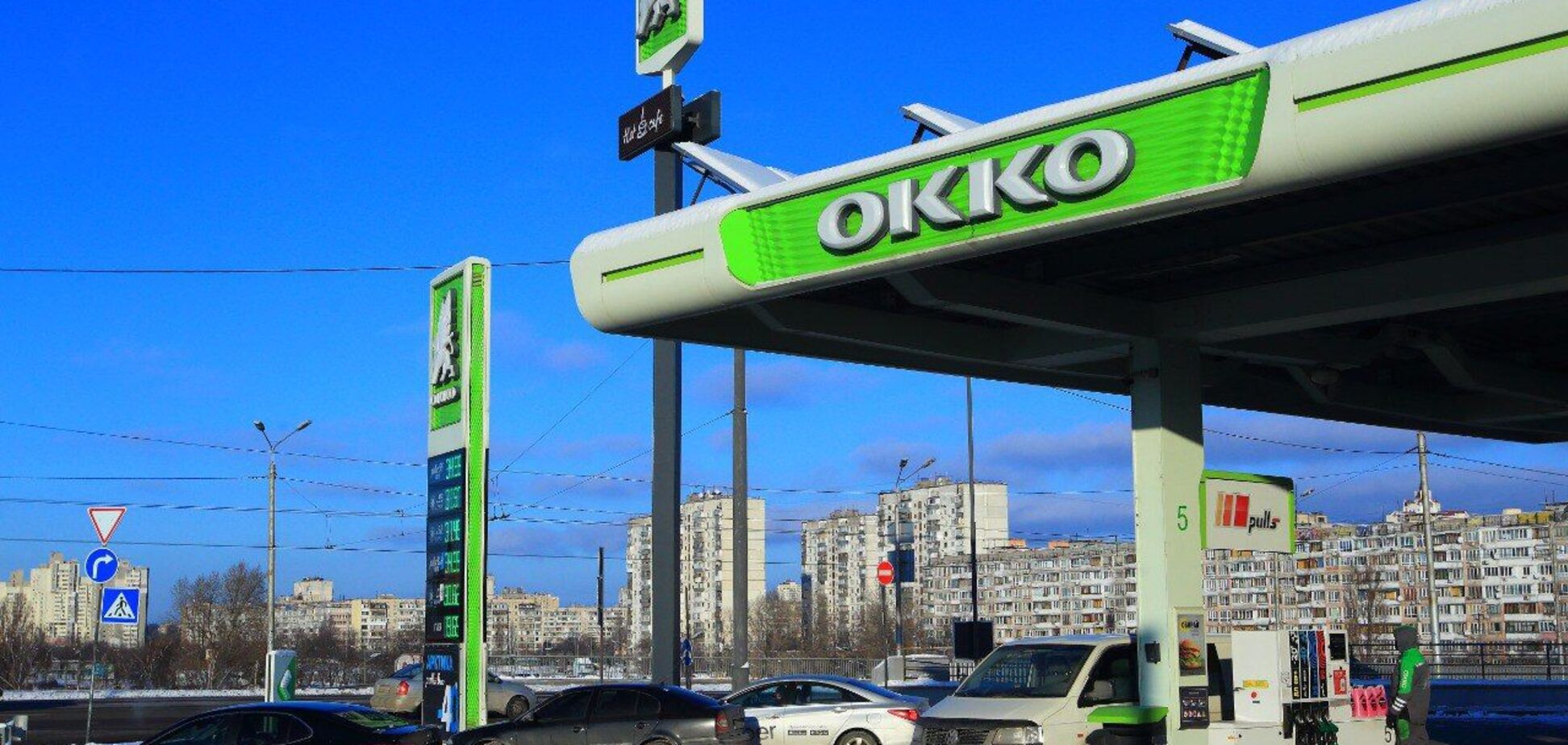 'Согреваем защитников': ОККО уже 2 года бесплатно кормит военных на прифронтовых АЗК