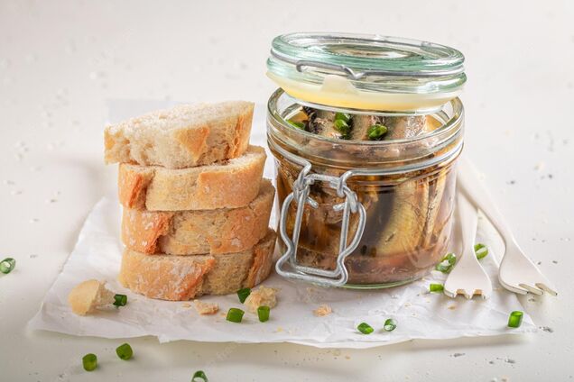 Домашні шпроти із салаки: рецепт смачної та бюджетної закуски
