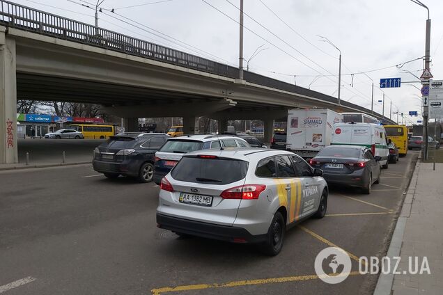 В Киеве на дорогах образовались утренние пробки