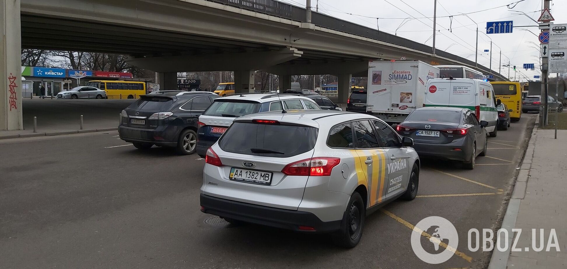 В Киеве на дорогах образовались утренние пробки