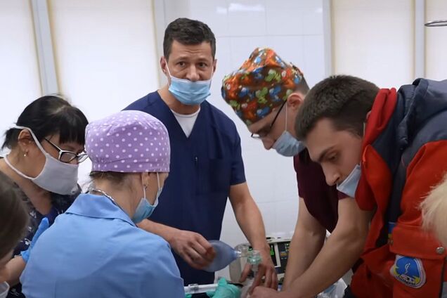 '20 днів у Маріуполі': лікарі-герої фільму-номінанта на Оскар 2024 розповіли свої історії музею 'Голоси мирних' Фонду Ріната Ахметова