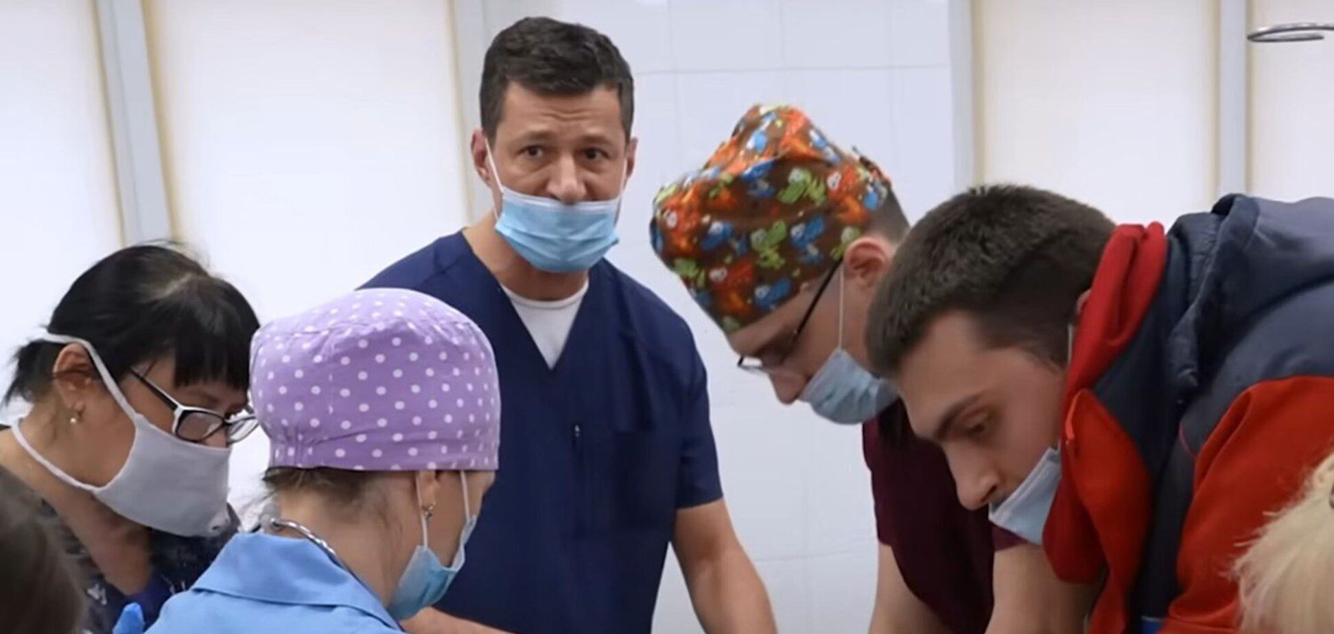 '20 дней в Мариуполе': врачи-герои фильма-номинанта на Оскар 2024 года рассказали свои истории музея 'Голоса мирных' Фонда Рината Ахметова