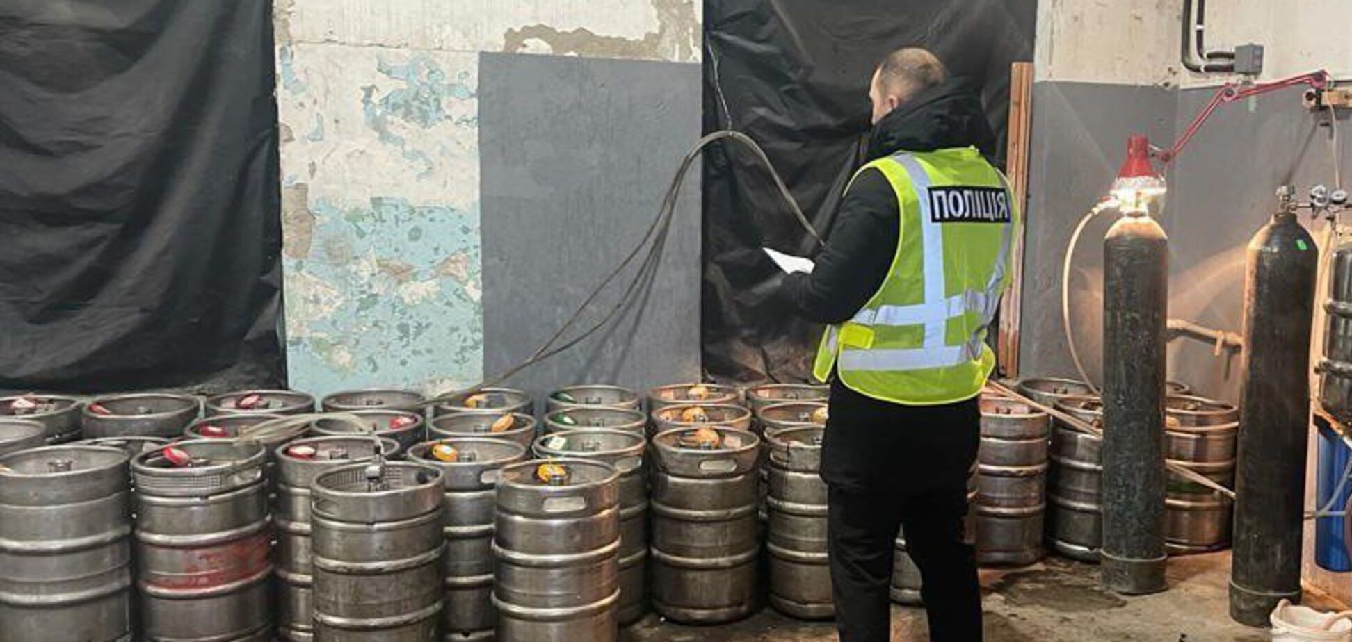 Жители Никополя производили поддельный алкоголь