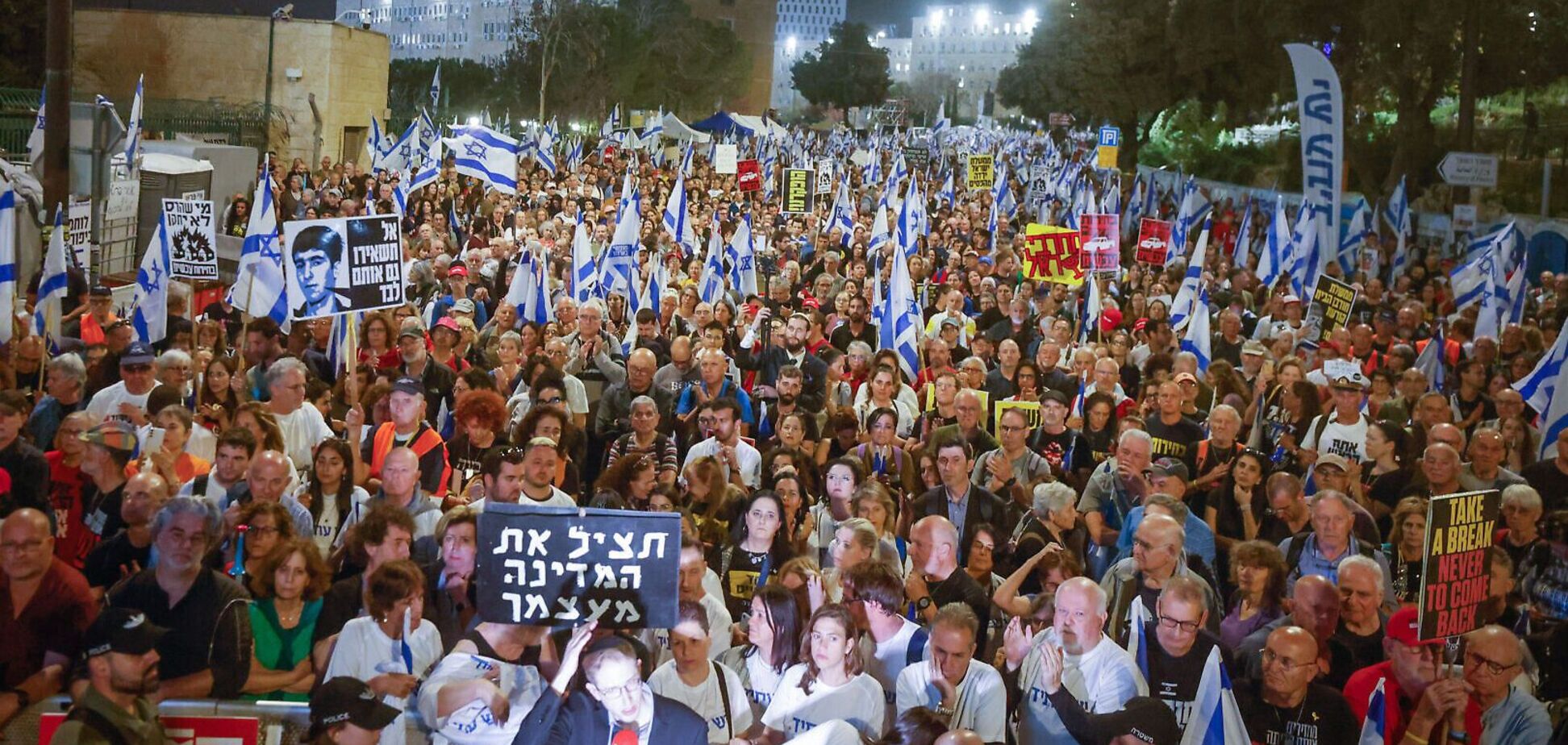 Вимагають відставки: в Ізраїлі десятки тисяч людей вийшли на мітинги проти уряду Нетаньягу