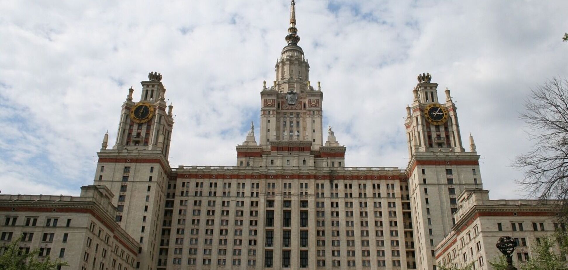 Роутер конфіскували: у Росії з вишу відрахували студента, який назвав мережу Wi-Fi у гуртожитку Slava Ukraine