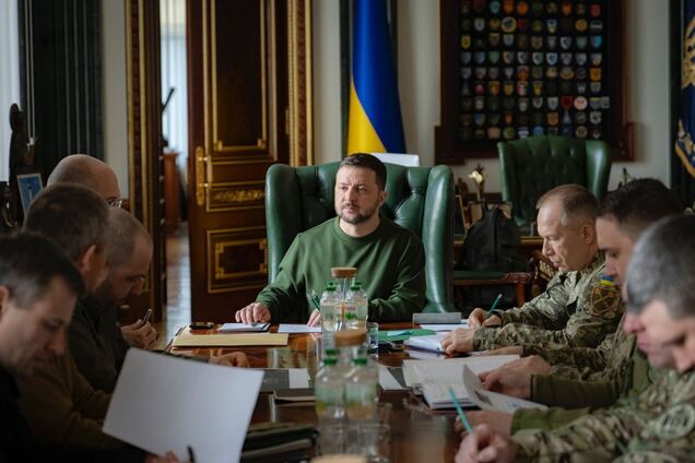 'Потребности фронта постоянно меняются': Зеленский провел совещание с военными и чиновниками относительно дронов для ВСУ