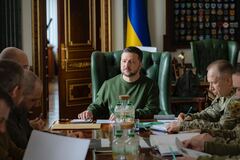 Спрощене списання майна і фінансування бойових підрозділів: Зеленський провів Ставку щодо питань фронту