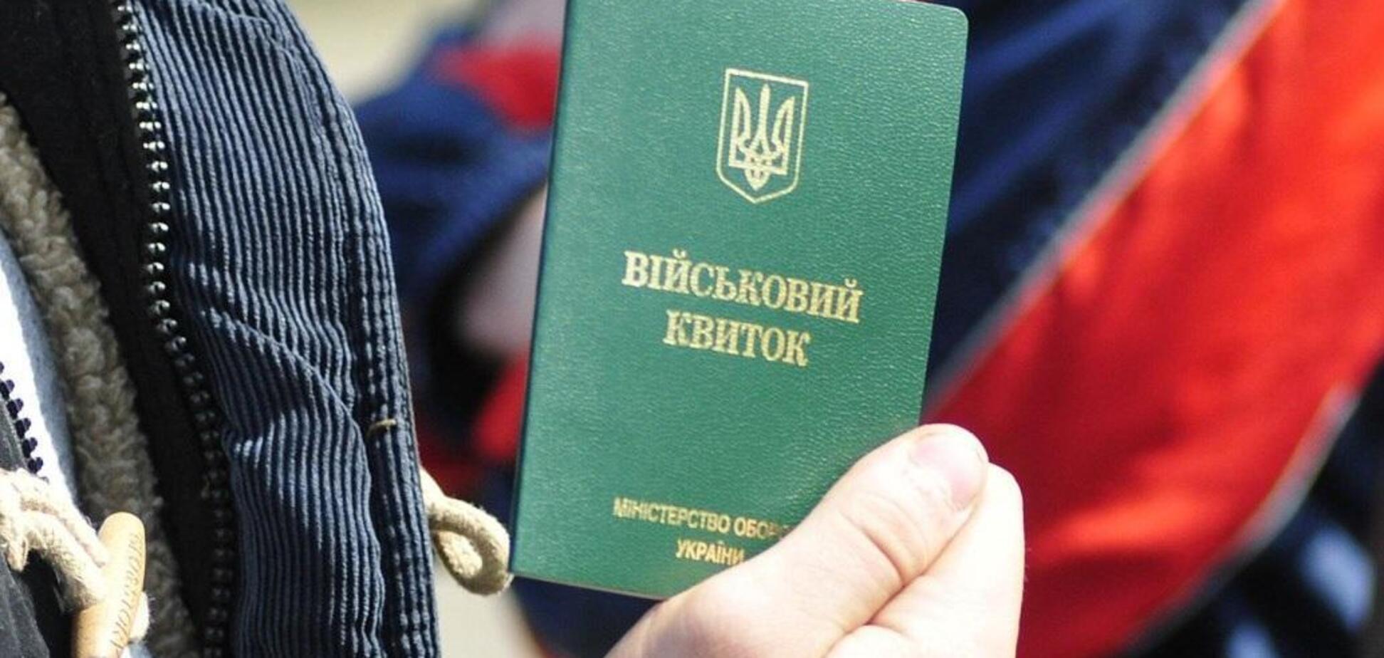 Украинцам без военного билета не будут доступны консульские услуги за границей: что предусматривает новый закон о мобилизации