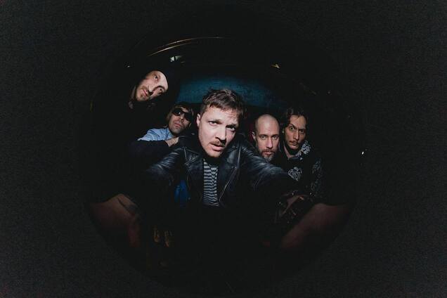 Без мобилок, девушек и алкоголя. Женя Галич раскрыл подробности записи альбома 'Втома' во время обстрела РФ: за 500 метров обломок попал в грузовик