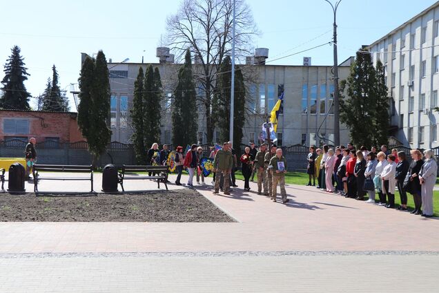 'Мріяв стати військовим': на Чернігівщині попрощалися з захисником, який загинув в боях на Харківщині. Фото 