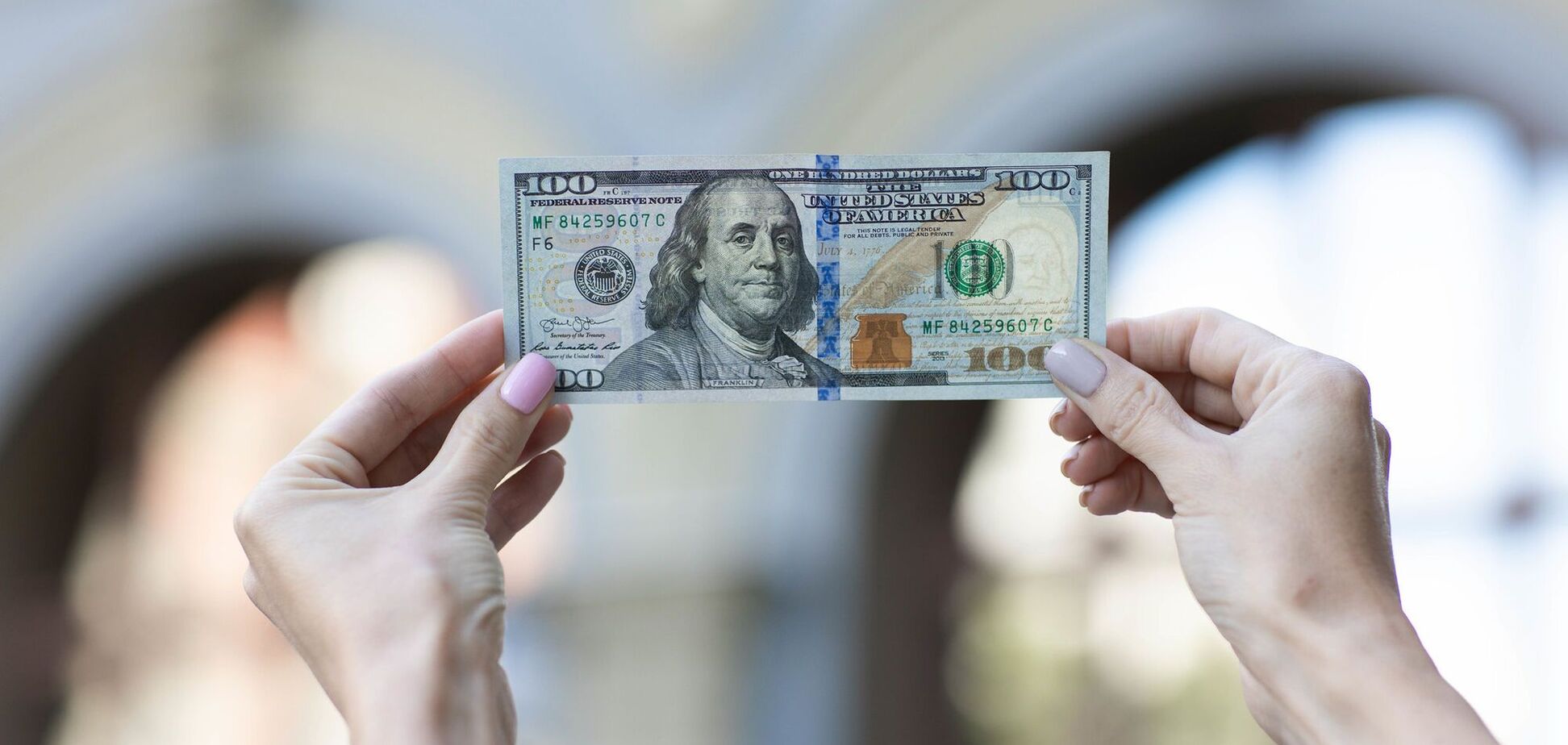 Банки та обмінники мають приймати всі купюри крім тих, що мають ознаки значного пошкодження