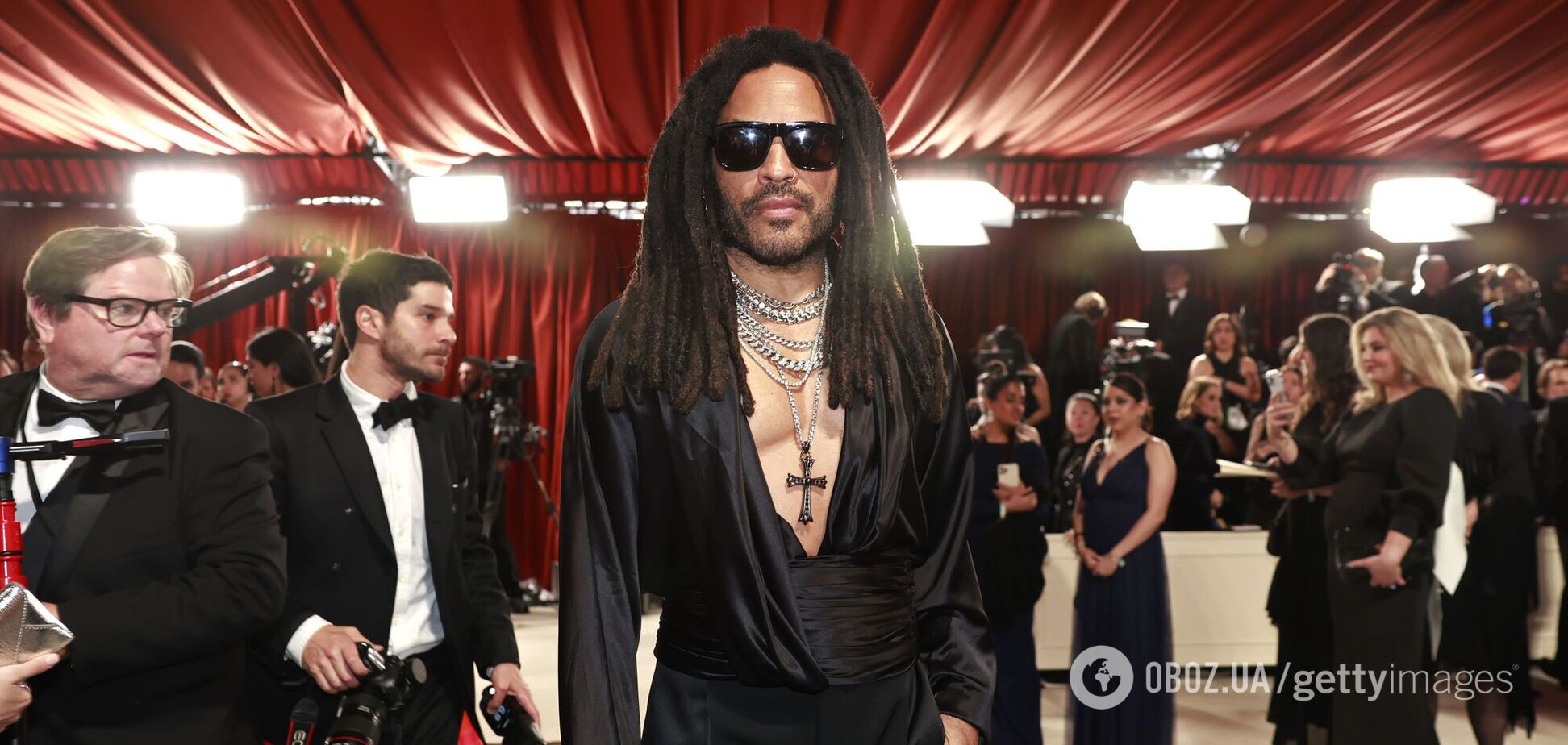 Занимается в кожаных штанах. 59-летний Ленни Кравиц поразил сеть, показав видео из спортзала