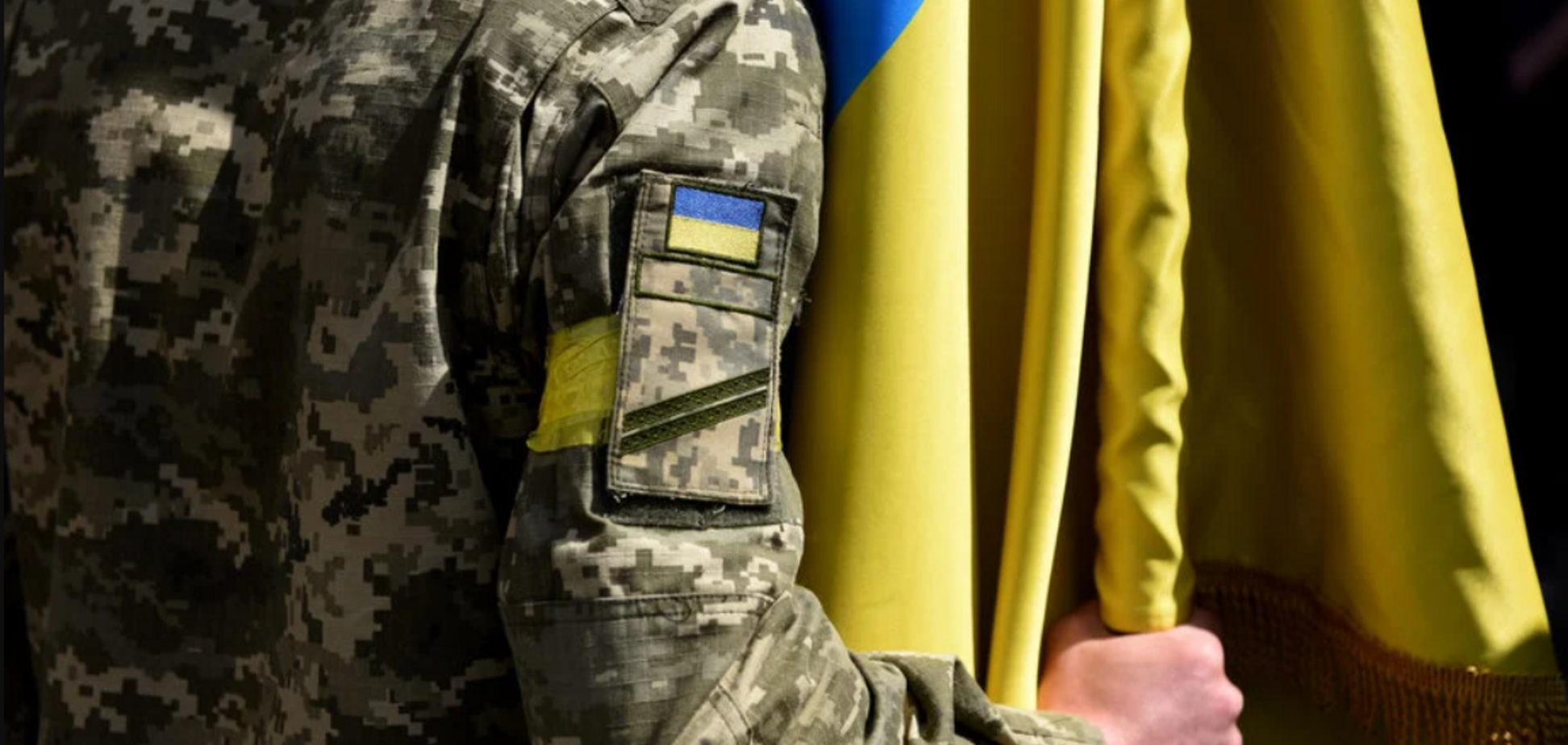 Порошенко призвал вернуть нормы о демобилизации и денежных доплатах военным на фронте