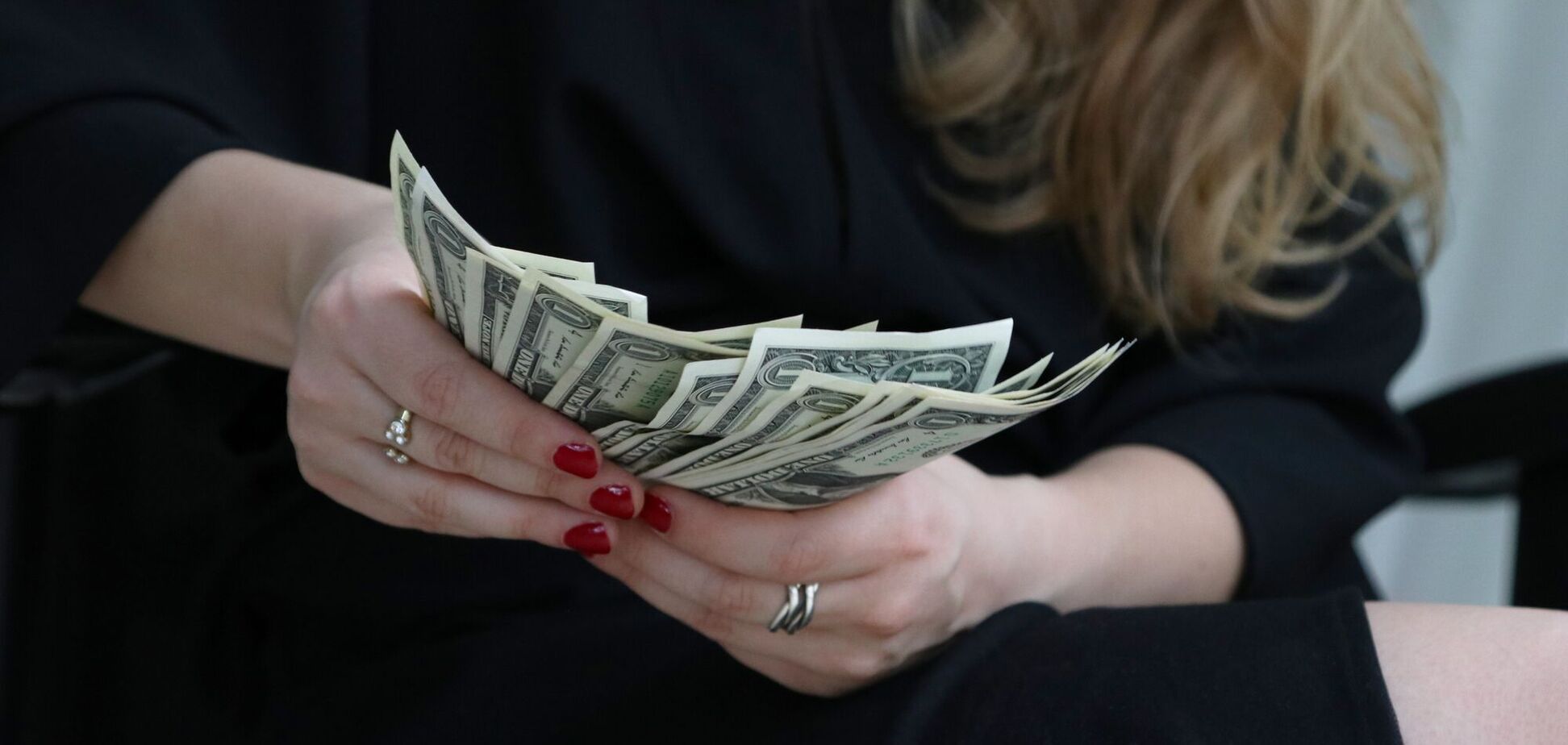 "Важный месяц для валютного рынка": украинцам рассказали, чего в октябре ожидать от курса доллара