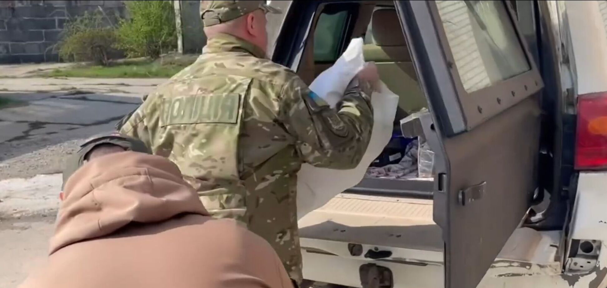 Окупанти накрили 'Градами' цивільних і поліцейських на Луганщині: постраждали четверо правоохоронців. Відео