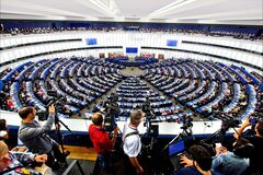 Европарламент против любых попыток шантажировать Украину ради 'мирного соглашения': резолюция