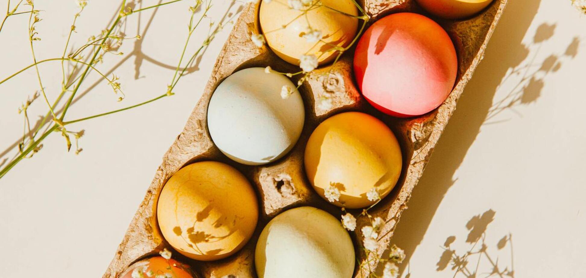 Як пофарбувати яйця куркумою