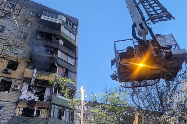 У Кривому Розі стався вибух у 9-поверхівці: дитину з батьками привалило стіною, є загиблий. Фото, відео і подробиці