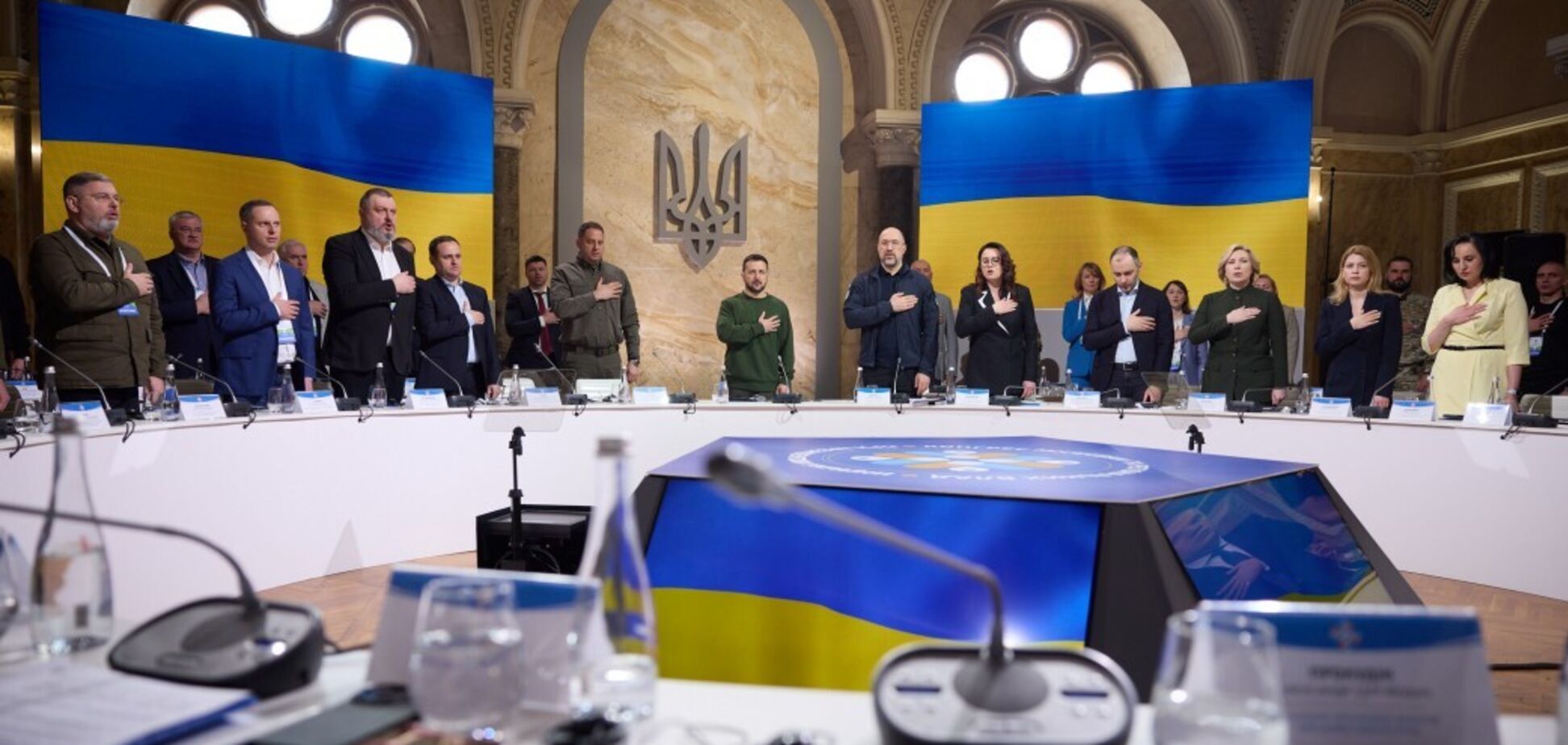 'Остановить российскую агрессию': Зеленский напомнил местным властям главную потребность всех украинцев. Фото и видео