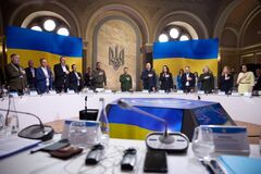 'Остановить российскую агрессию': Зеленский напомнил местным властям главную потребность всех украинцев. Фото и видео