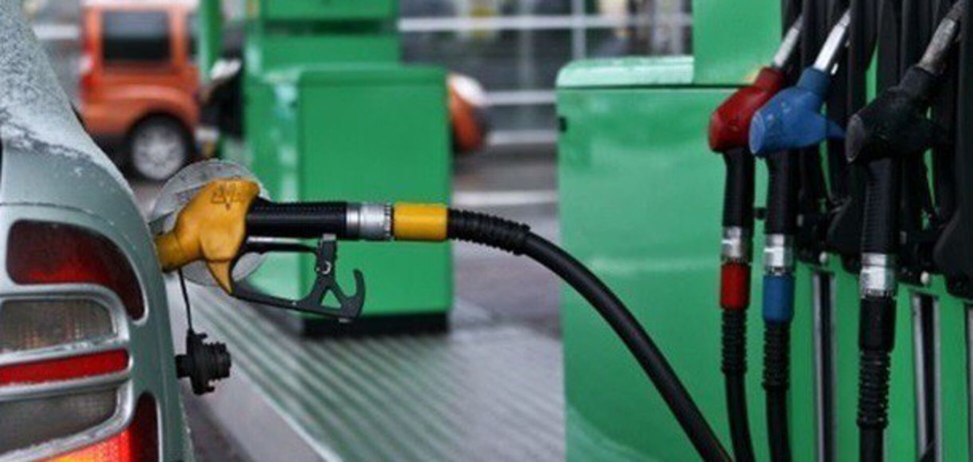 'Вы либо платите налоги и финансируйте армию, либо давайте к нам на передок', – военный спецназначенец обратился к некоторым сетям АЗК