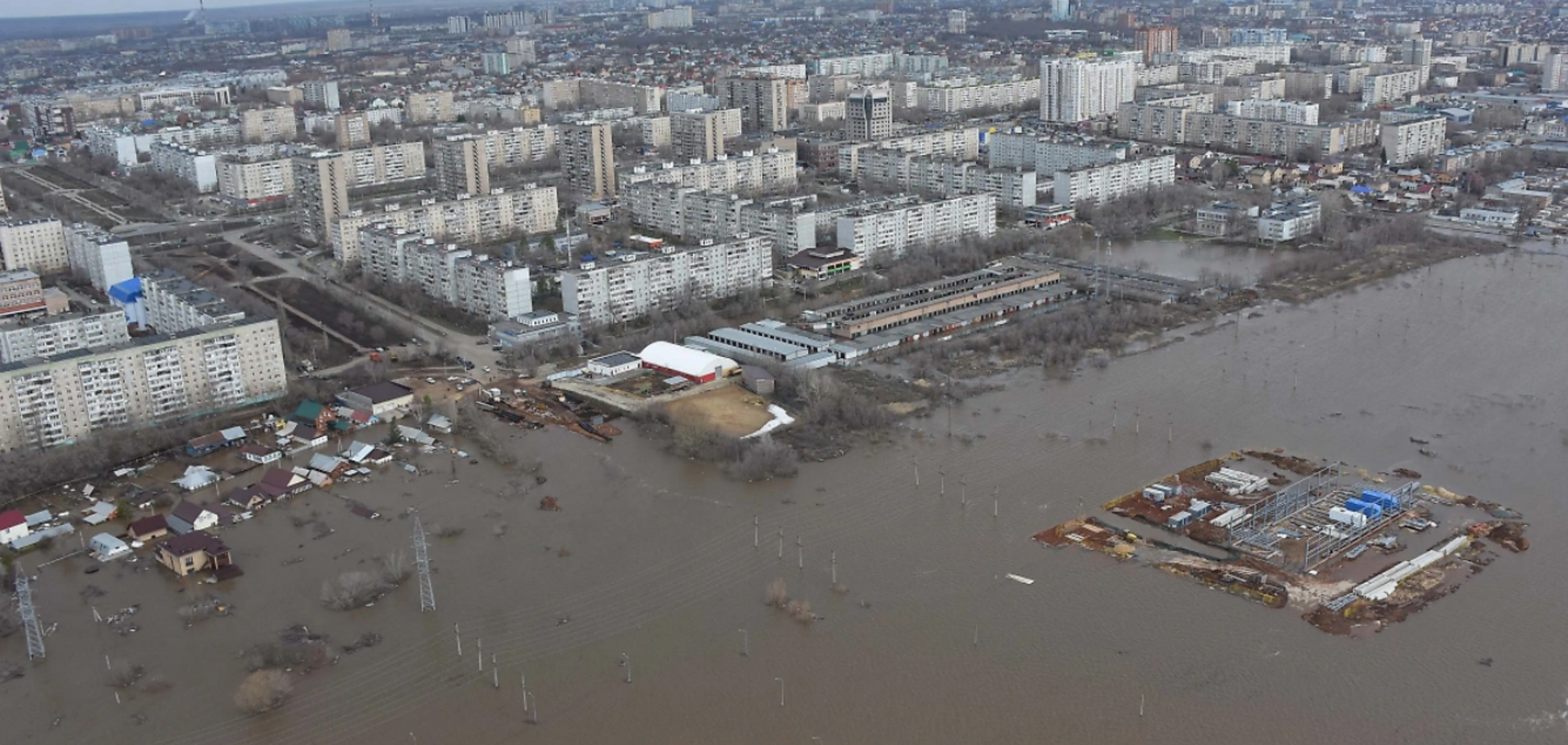 'Становище критичне': у російському Оренбурзі оголосили масову евакуацію через потоп, рівень води підіймається. Відео