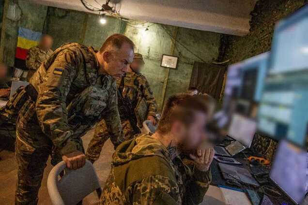 Головнокомандувач ЗСУ з українськими військовослужбовцями