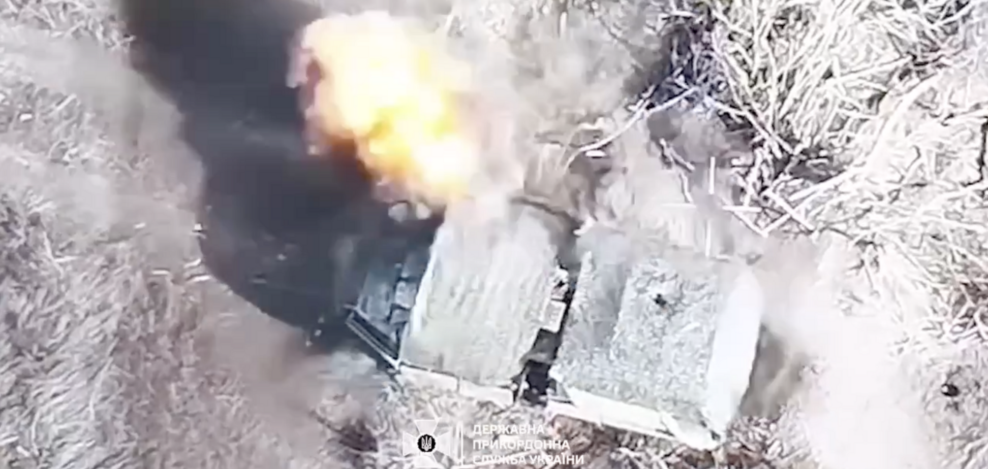 Работали дроны: украинские пограничники за ночь уничтожили два БТР оккупантов. Видео