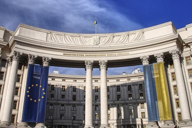 Припинення надання консульських послуг військовозобов'язаним: в МЗС надали роз'яснення