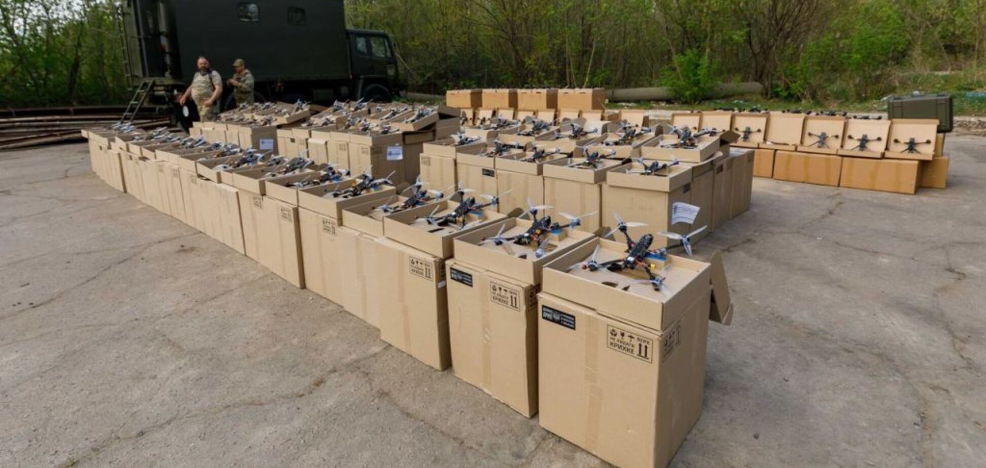 Несут основную нагрузку в уничтожении врага: 7 бригад на восточном фронте получили от Порошенко FPV-дроны