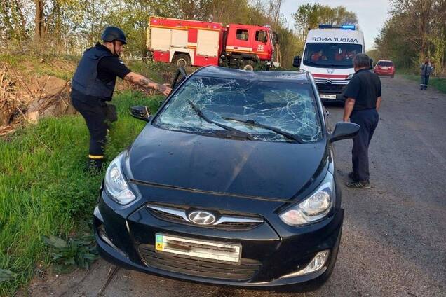 Через падіння уламків пошкоджено автомобіль