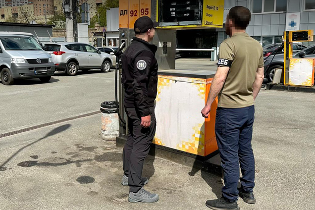 На АЗС українцям замість бензину та дизеля заливали 'бодягу'
